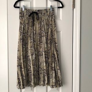 Animal print pleated midi skirt